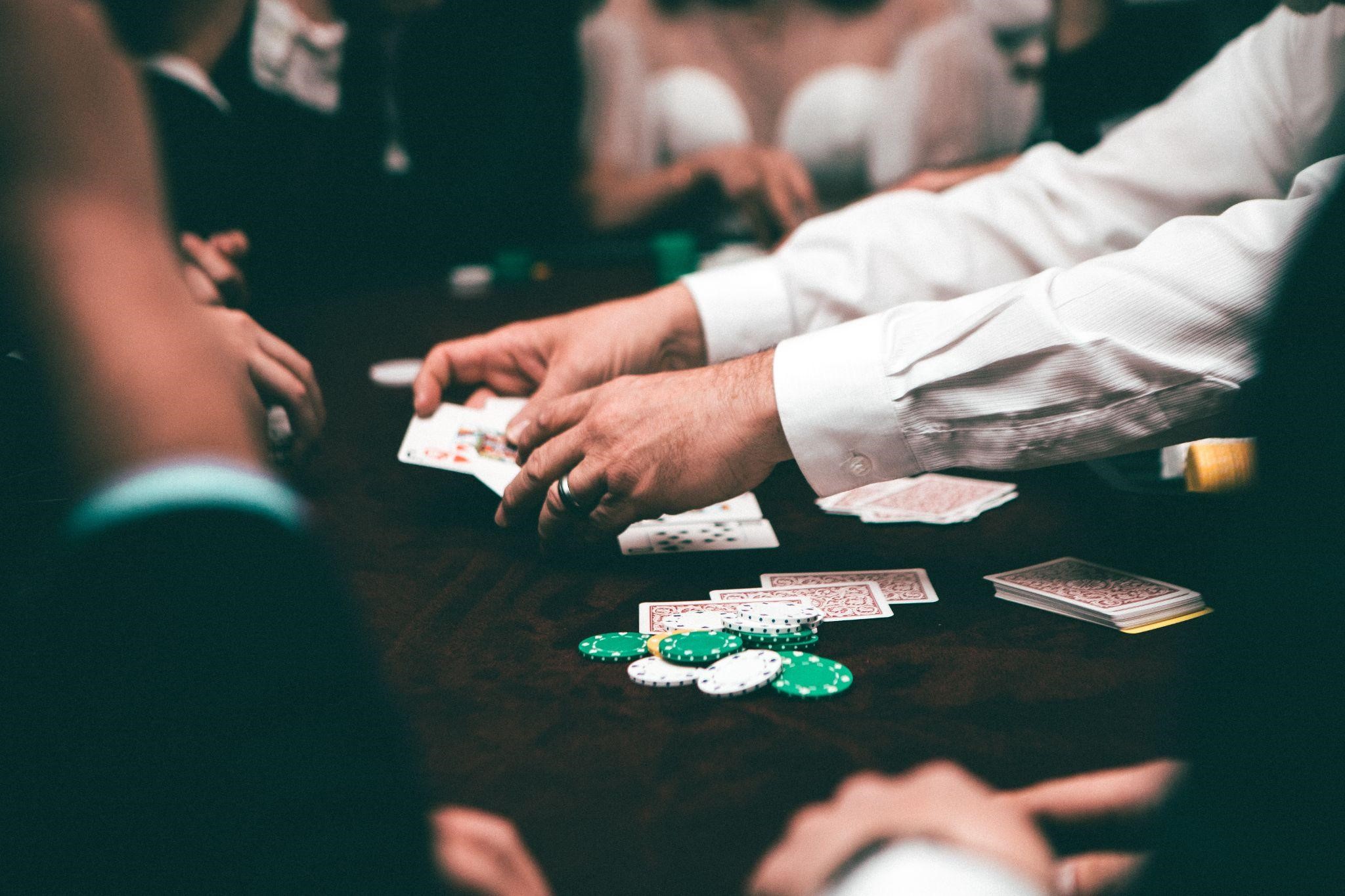 Online Casinos vs. Physical Casinos: Which is Better?
