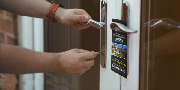 <strong>How To Target The Right Audience With Door Hanger Marketing Campaigns?</strong>
