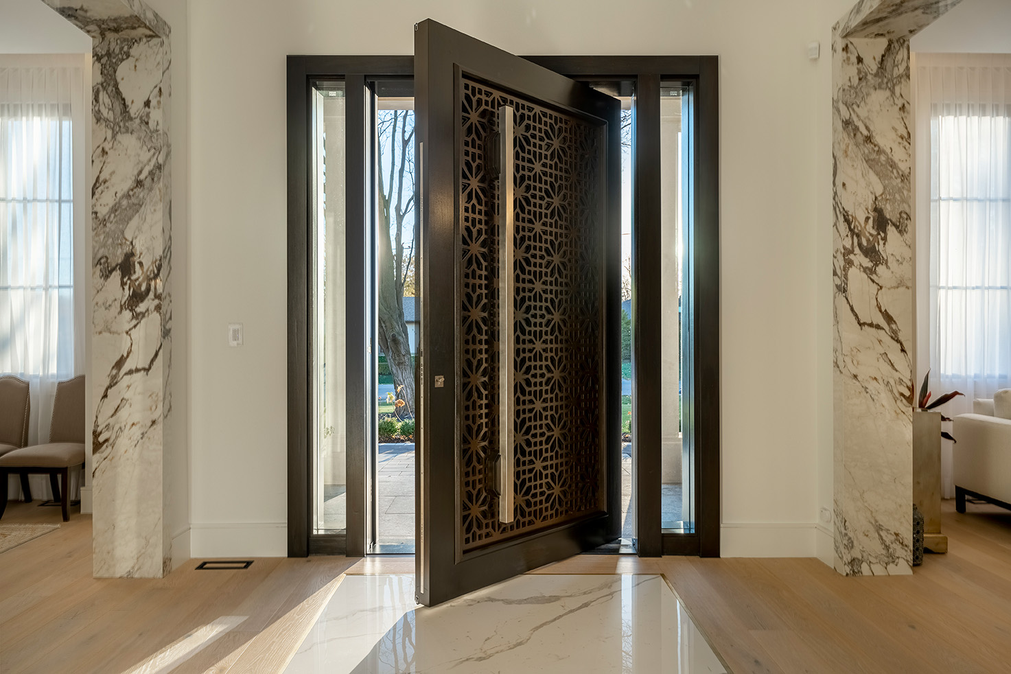 The Unmistakable Elegance of Pivot Doors: The Art Boulle Advantage